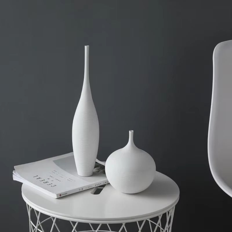 Minimalist Ceramic Bud Vase — Black or White
